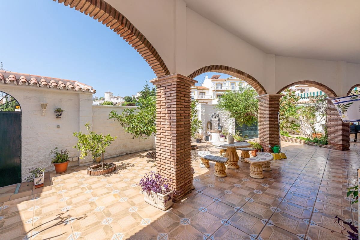4 soveværelse Byhus til salg i Benalmadena med garage - € 630.000 (Ref: 9823458)