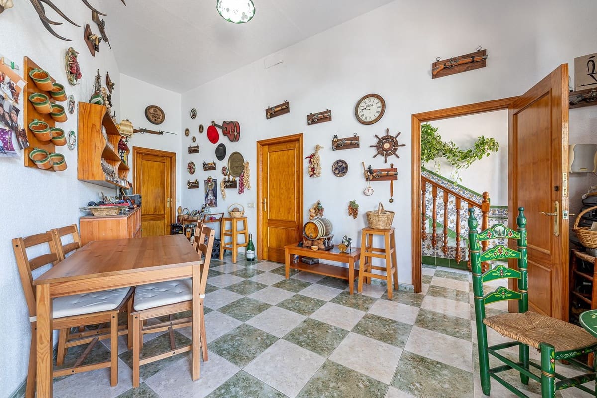 4 soveværelse Byhus til salg i Benalmadena med garage - € 630.000 (Ref: 9823458)
