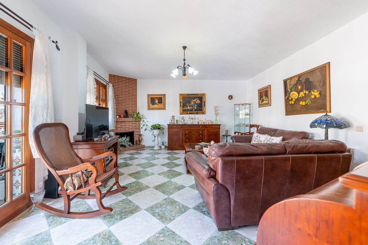 4 soveværelse Byhus til salg i Benalmadena med garage - € 630.000 (Ref: 9823458)