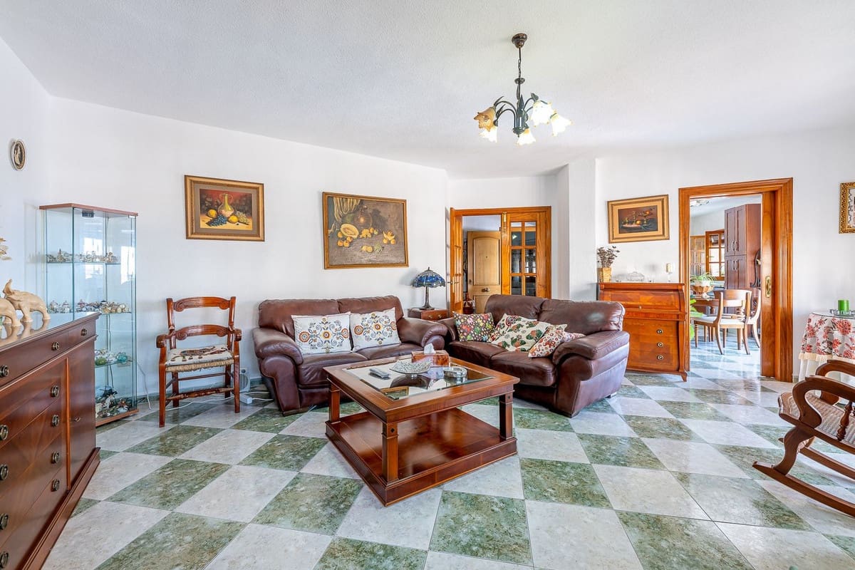 4 soveværelse Byhus til salg i Benalmadena med garage - € 630.000 (Ref: 9823458)