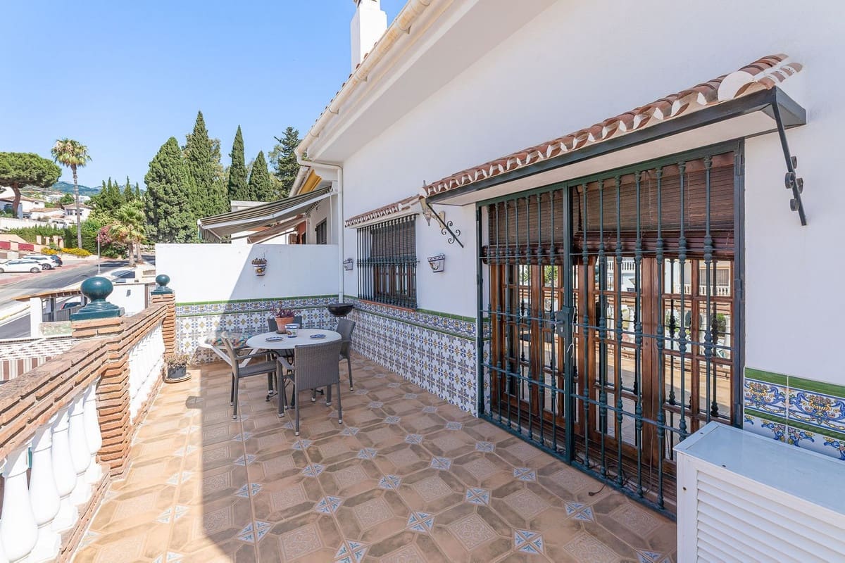 4 soveværelse Byhus til salg i Benalmadena med garage - € 630.000 (Ref: 9823458)