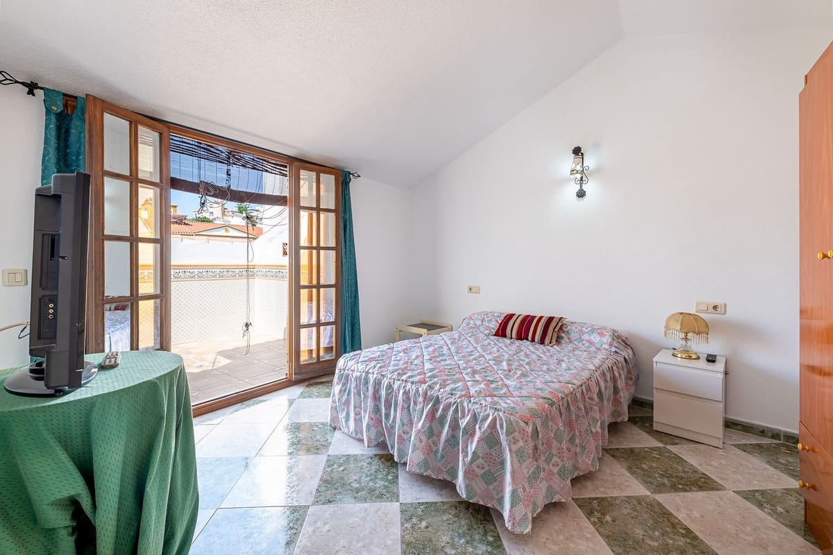 4 soveværelse Byhus til salg i Benalmadena med garage - € 630.000 (Ref: 9823458)