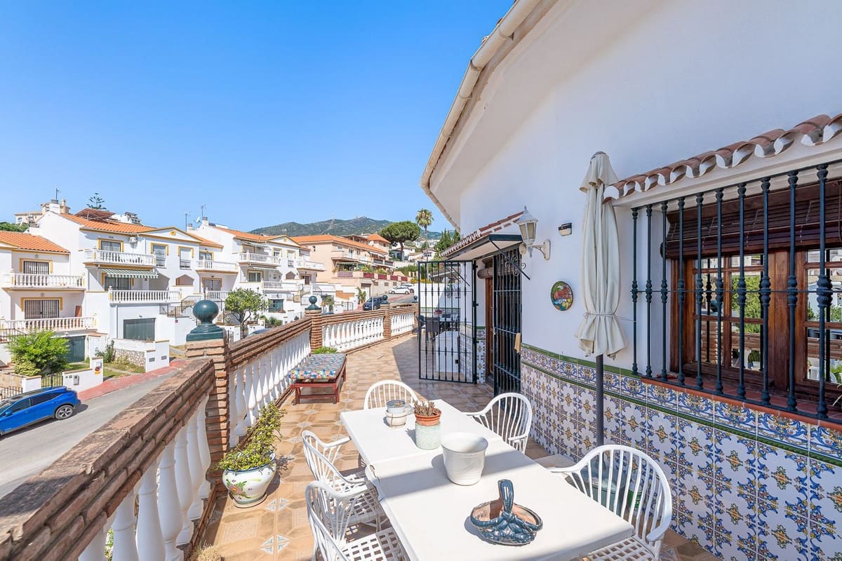 4 soveværelse Byhus til salg i Benalmadena med garage - € 630.000 (Ref: 9823458)