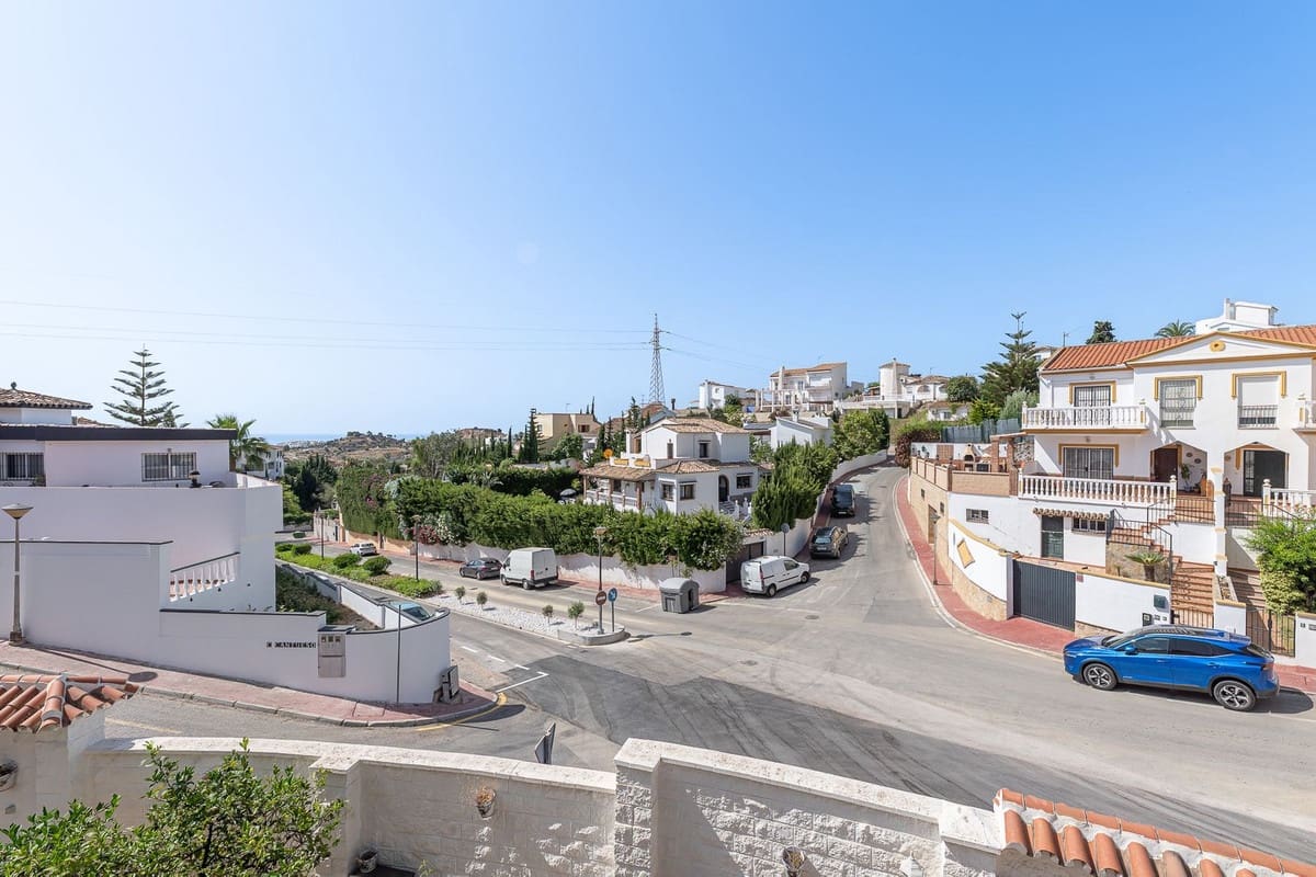 4 soveværelse Byhus til salg i Benalmadena med garage - € 630.000 (Ref: 9823458)