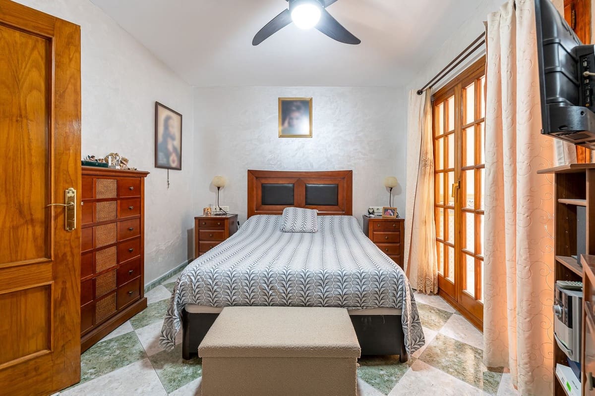 4 soveværelse Byhus til salg i Benalmadena med garage - € 630.000 (Ref: 9823458)