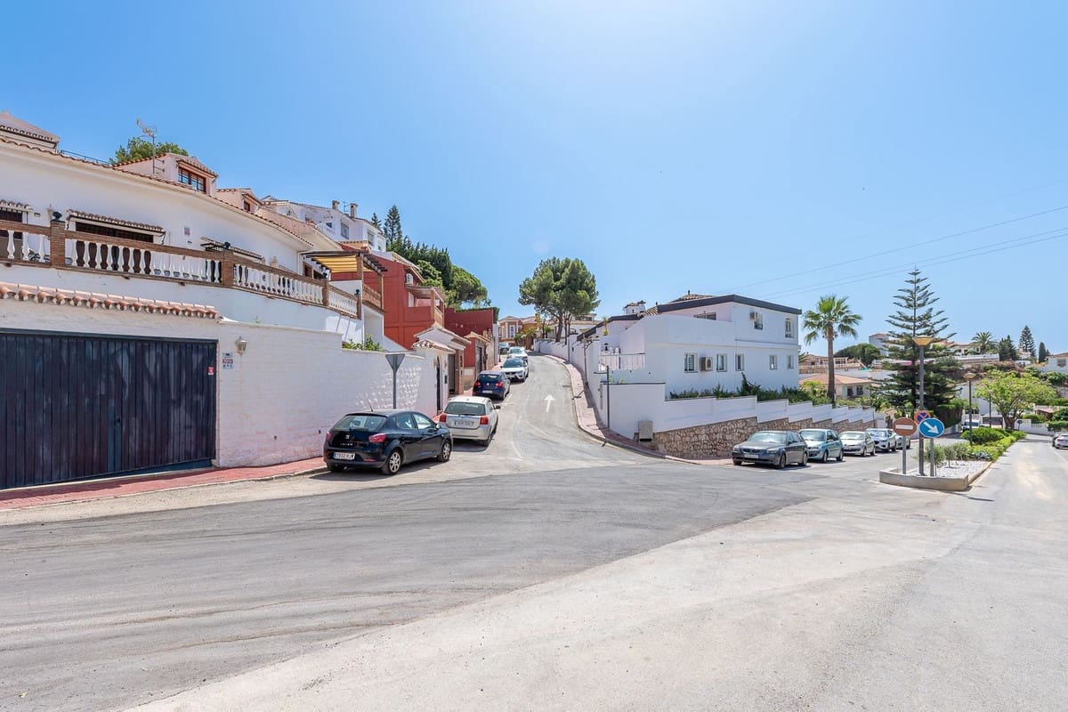 4 soveværelse Byhus til salg i Benalmadena med garage - € 630.000 (Ref: 9823458)