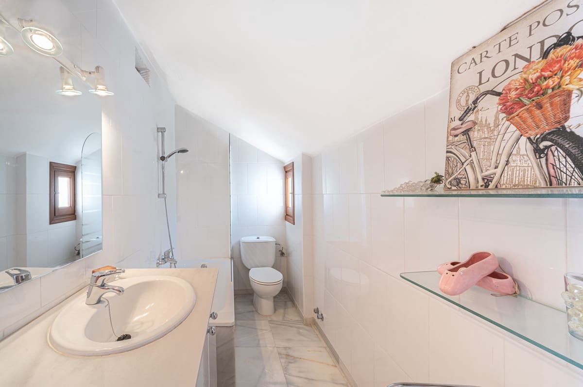 3 bedroom Townhouse for sale in Golden Mile with pool - € 680,000 (Ref: 9823459)