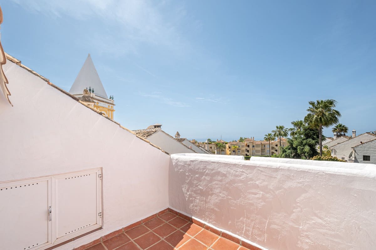 3 bedroom Townhouse for sale in Golden Mile with pool - € 680,000 (Ref: 9823459)