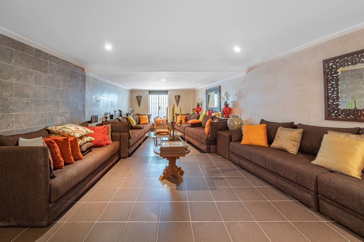 3 bedroom Townhouse for sale in Golden Mile with pool - € 680,000 (Ref: 9823459)