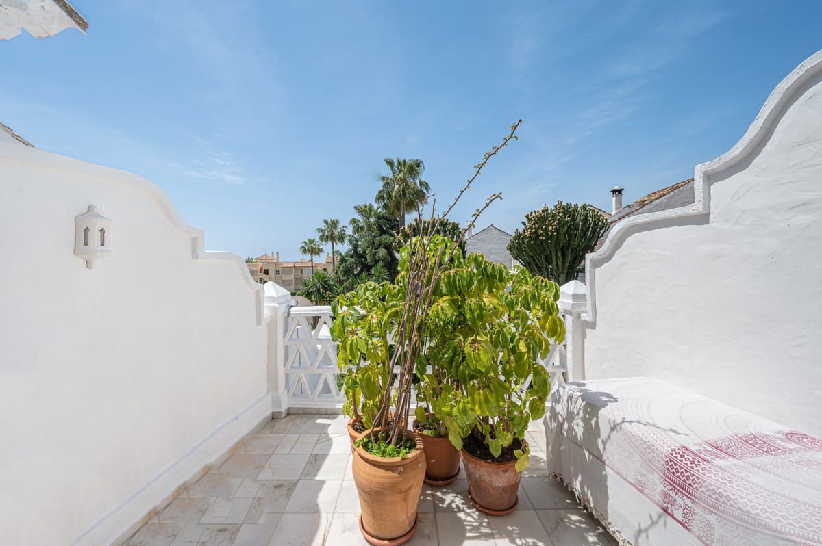 3 bedroom Townhouse for sale in Golden Mile with pool - € 680,000 (Ref: 9823459)