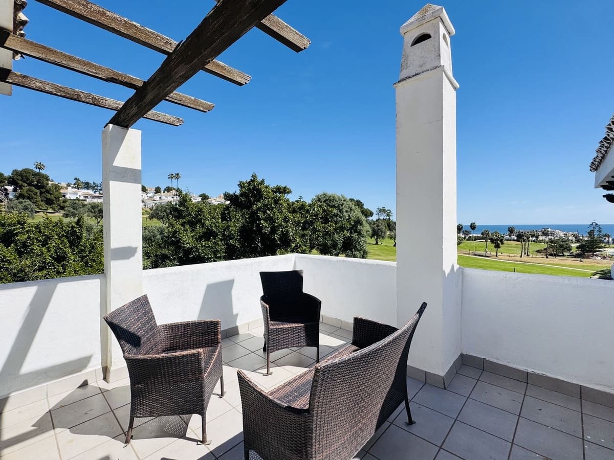 4 soveværelse Byhus til salg i La Duquesa / Puerto de la Duquesa med swimmingpool garage - € 475.000 (Ref: 9823460)