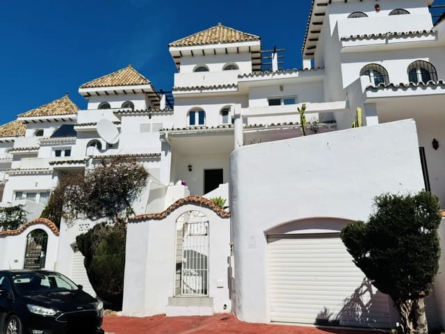 4 soveværelse Byhus til salg i La Duquesa / Puerto de la Duquesa, Manilva med swimmingpool garage - € 475.000 (Ref: 9823460)
