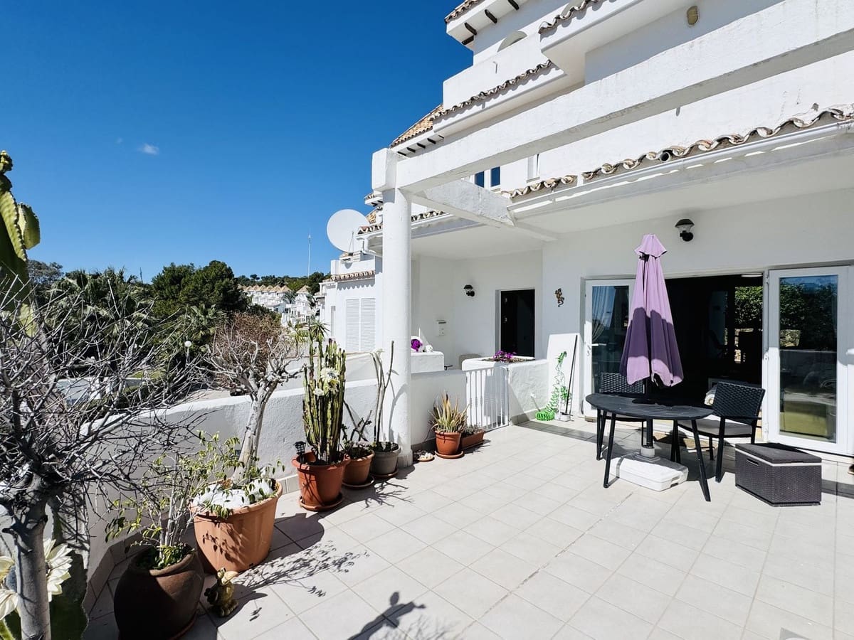 4 soveværelse Byhus til salg i La Duquesa / Puerto de la Duquesa med swimmingpool garage - € 475.000 (Ref: 9823460)