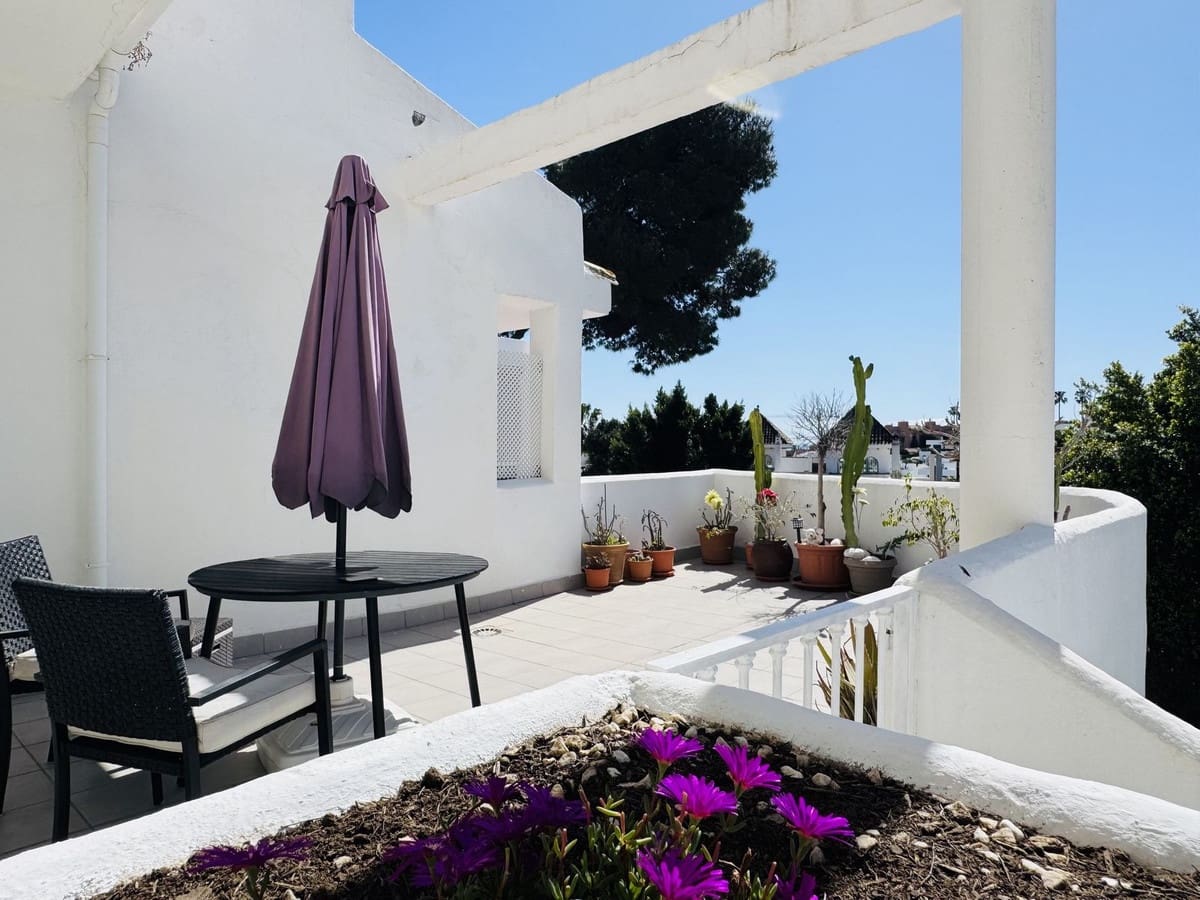 4 soveværelse Byhus til salg i La Duquesa / Puerto de la Duquesa med swimmingpool garage - € 475.000 (Ref: 9823460)