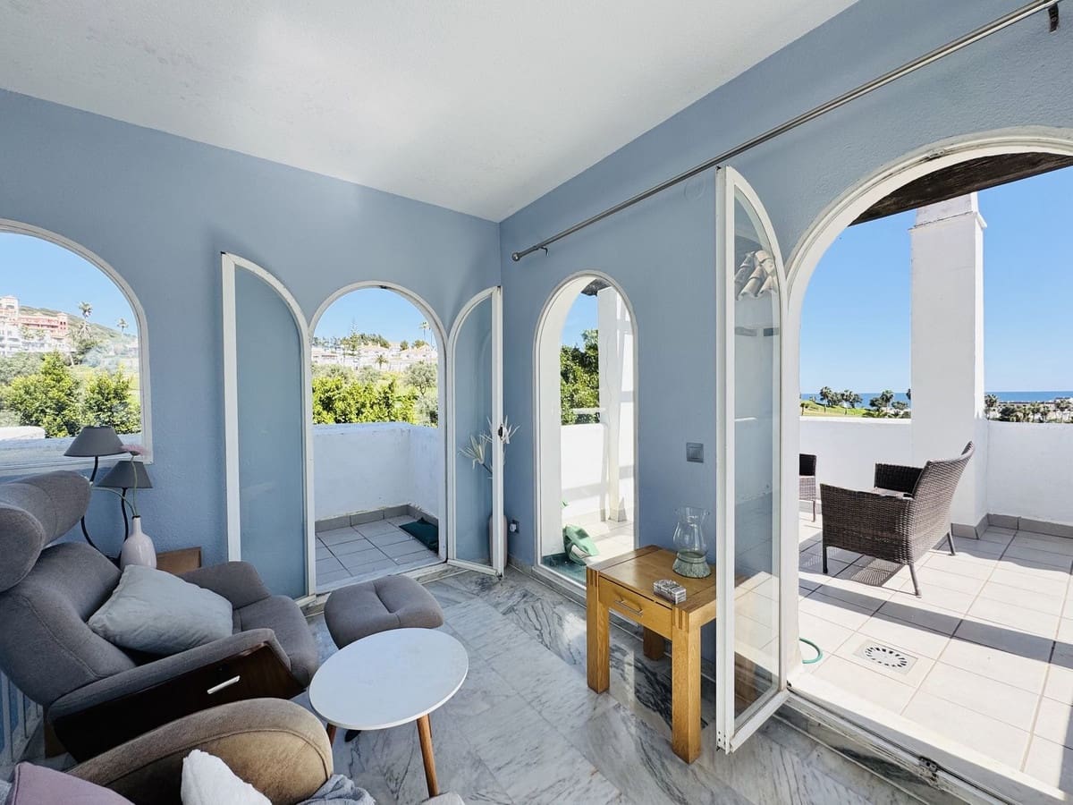 4 soveværelse Byhus til salg i La Duquesa / Puerto de la Duquesa med swimmingpool garage - € 475.000 (Ref: 9823460)