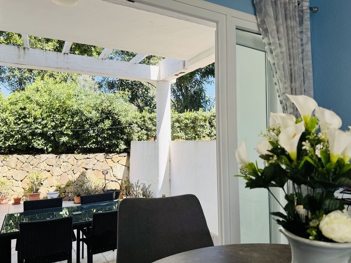 4 soveværelse Byhus til salg i La Duquesa / Puerto de la Duquesa med swimmingpool garage - € 475.000 (Ref: 9823460)