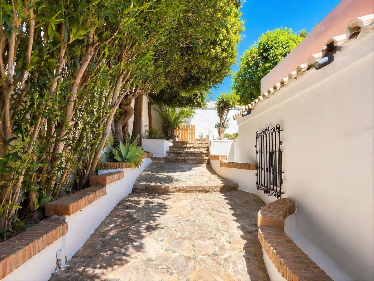 3 bedroom Finca/Country House for sale in Manilva with pool - € 430,000 (Ref: 9823465)