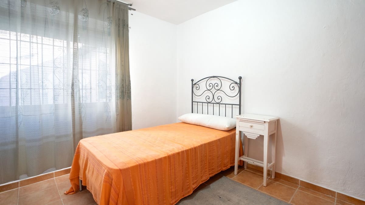 2 sovrum Finca/Hus på landet till salu i Marbella - 425 000 € (Ref: 9823466)