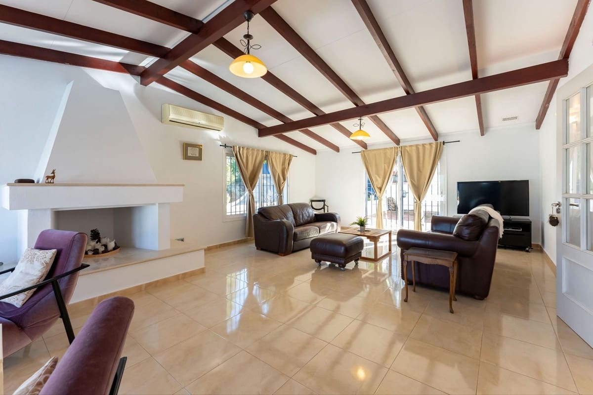 9 bedroom Finca/Country House for sale in Alhaurin el Grande with pool - € 995,000 (Ref: 9823467)