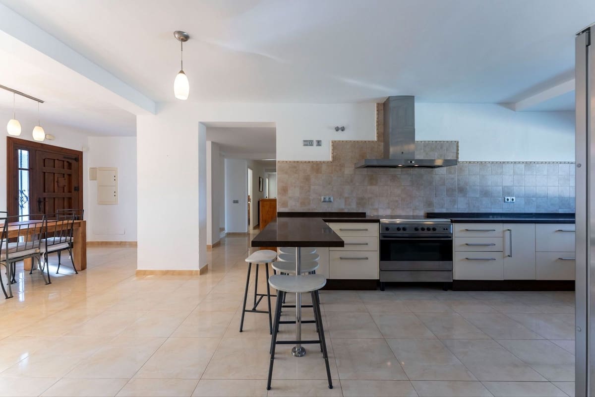9 bedroom Finca/Country House for sale in Alhaurin el Grande with pool - € 995,000 (Ref: 9823467)