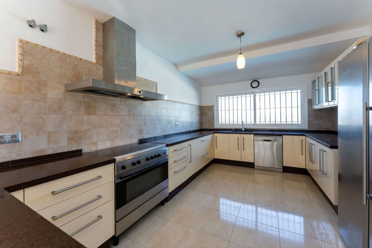 9 bedroom Finca/Country House for sale in Alhaurin el Grande with pool - € 995,000 (Ref: 9823467)