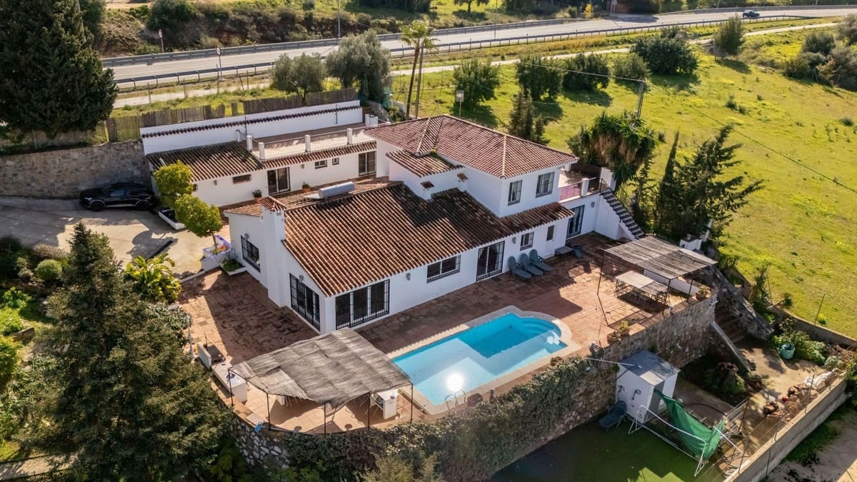 9 bedroom Finca/Country House for sale in Alhaurin el Grande with pool - € 995,000 (Ref: 9823467)