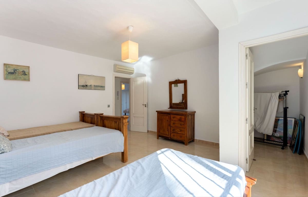 9 bedroom Finca/Country House for sale in Alhaurin el Grande with pool - € 995,000 (Ref: 9823467)