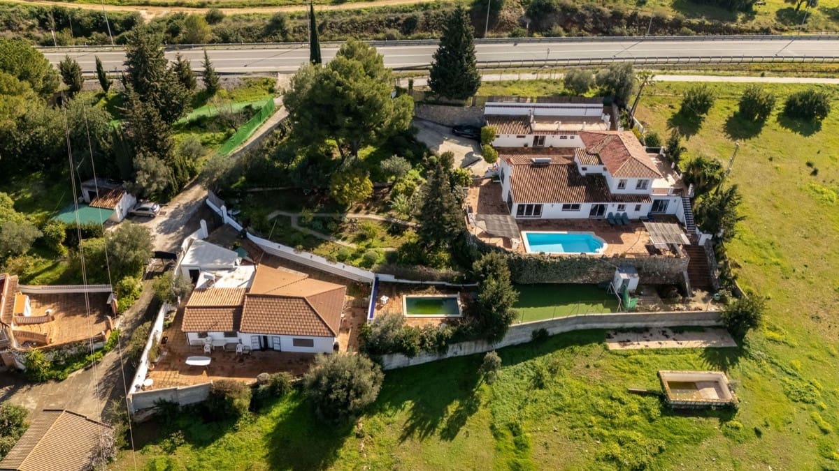 9 bedroom Finca/Country House for sale in Alhaurin el Grande with pool - € 995,000 (Ref: 9823467)
