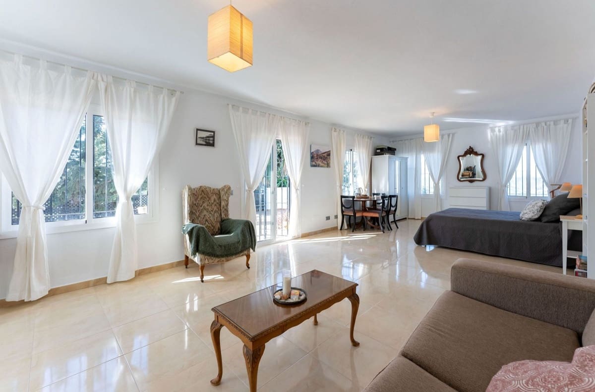 9 bedroom Finca/Country House for sale in Alhaurin el Grande with pool - € 995,000 (Ref: 9823467)
