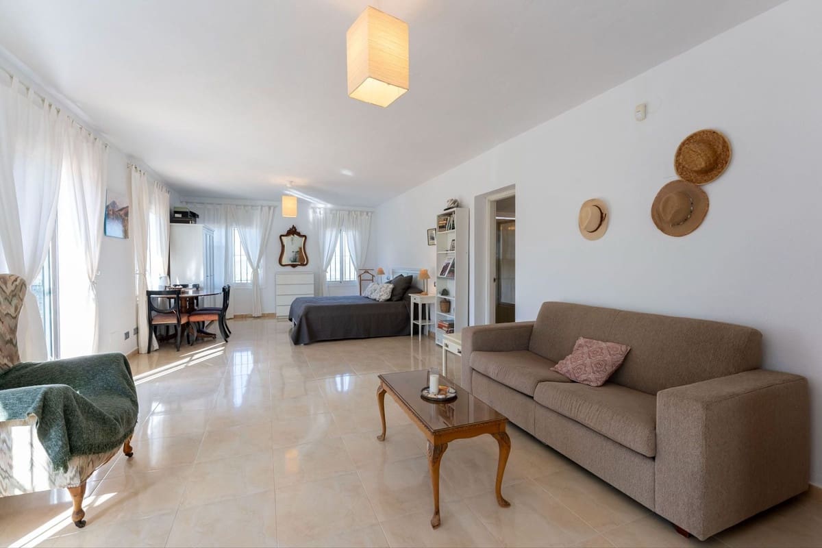 9 bedroom Finca/Country House for sale in Alhaurin el Grande with pool - € 995,000 (Ref: 9823467)