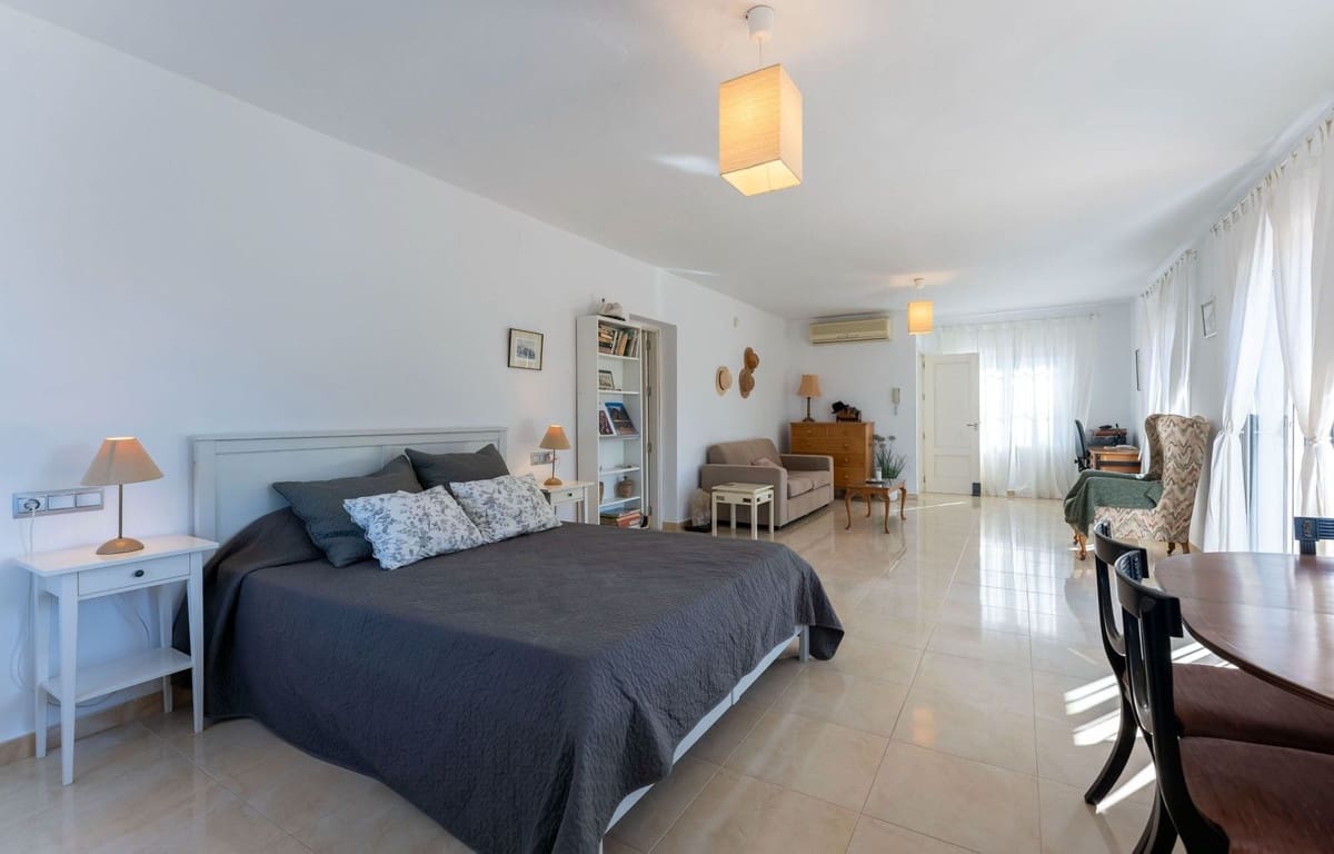 9 bedroom Finca/Country House for sale in Alhaurin el Grande with pool - € 995,000 (Ref: 9823467)