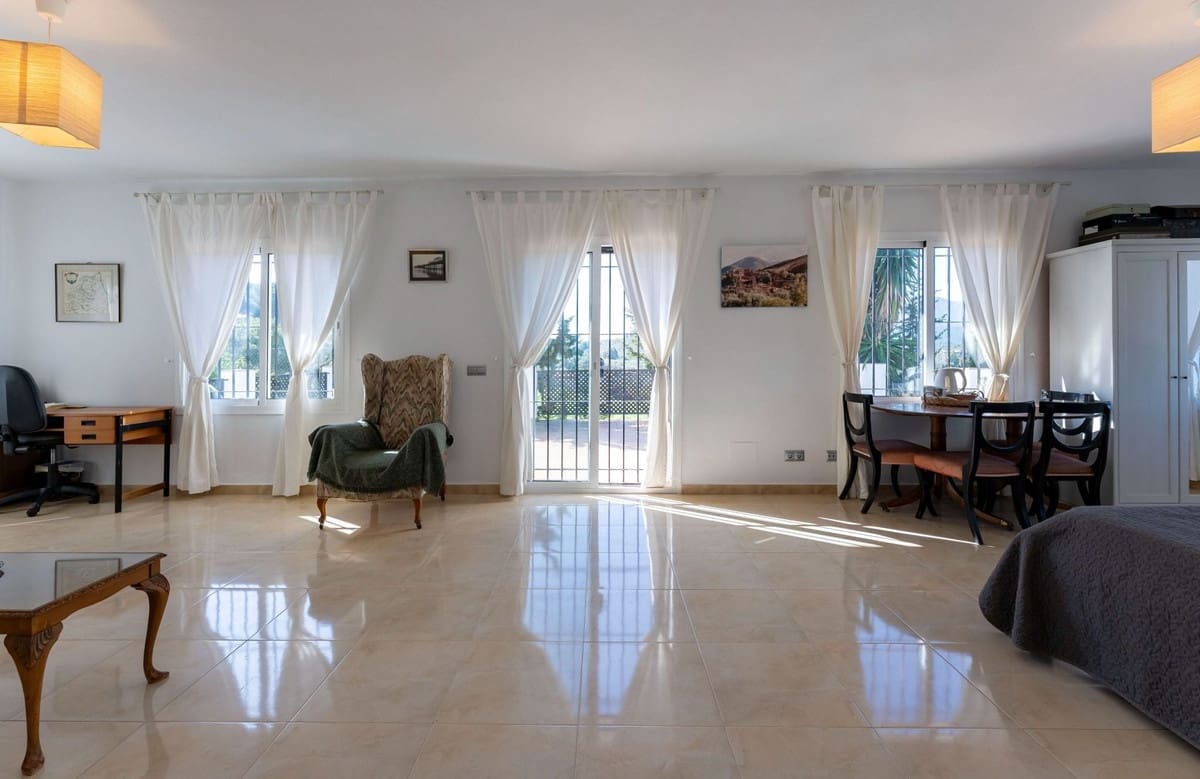 9 bedroom Finca/Country House for sale in Alhaurin el Grande with pool - € 995,000 (Ref: 9823467)