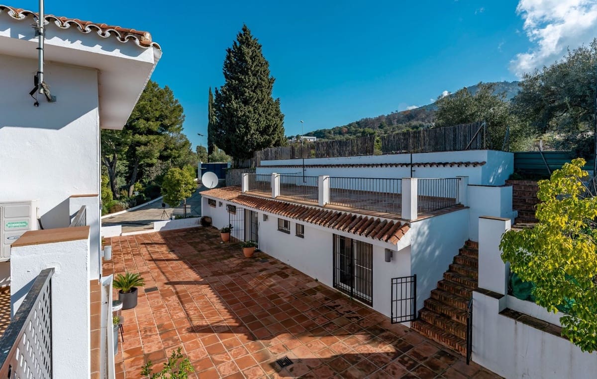 9 bedroom Finca/Country House for sale in Alhaurin el Grande with pool - € 995,000 (Ref: 9823467)