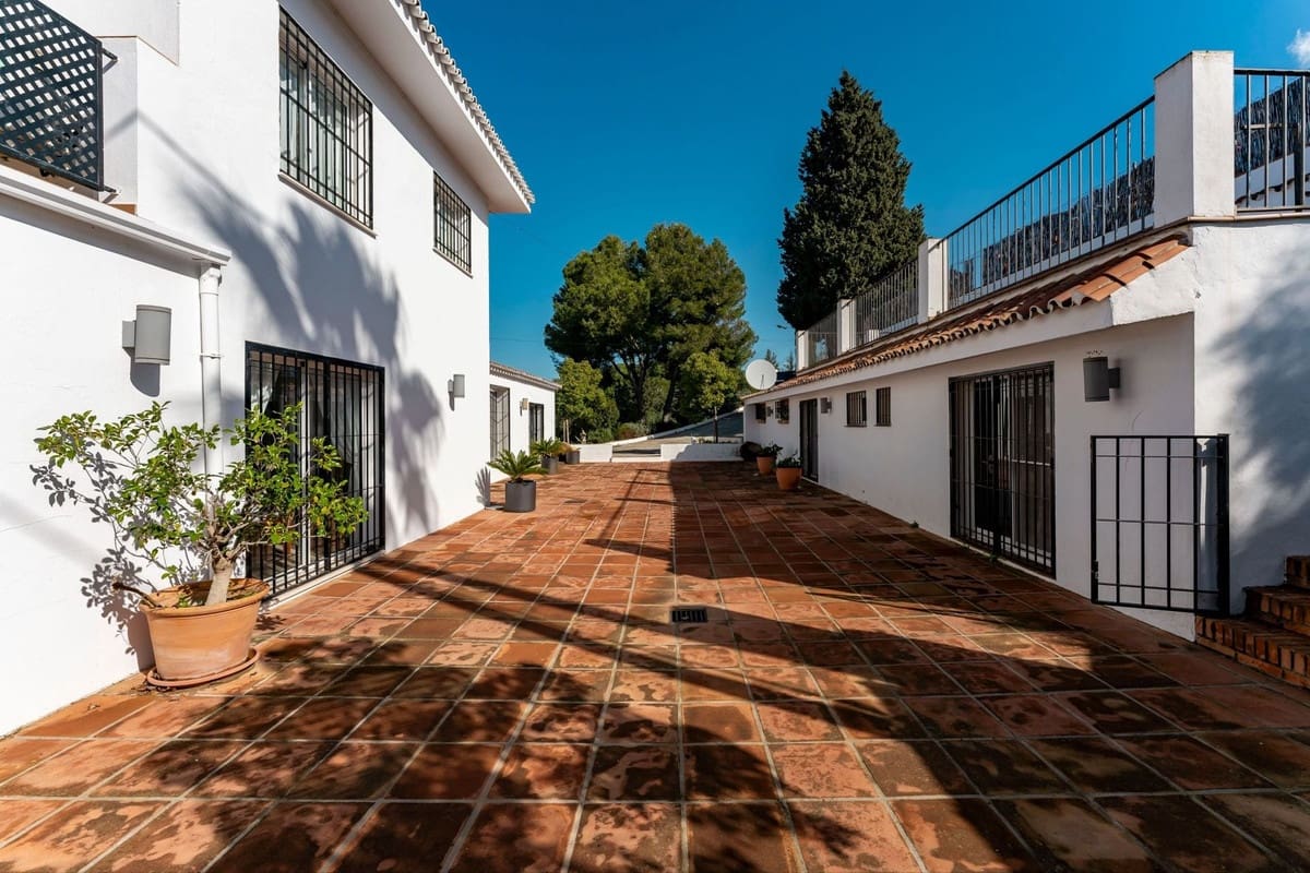 9 bedroom Finca/Country House for sale in Alhaurin el Grande with pool - € 995,000 (Ref: 9823467)