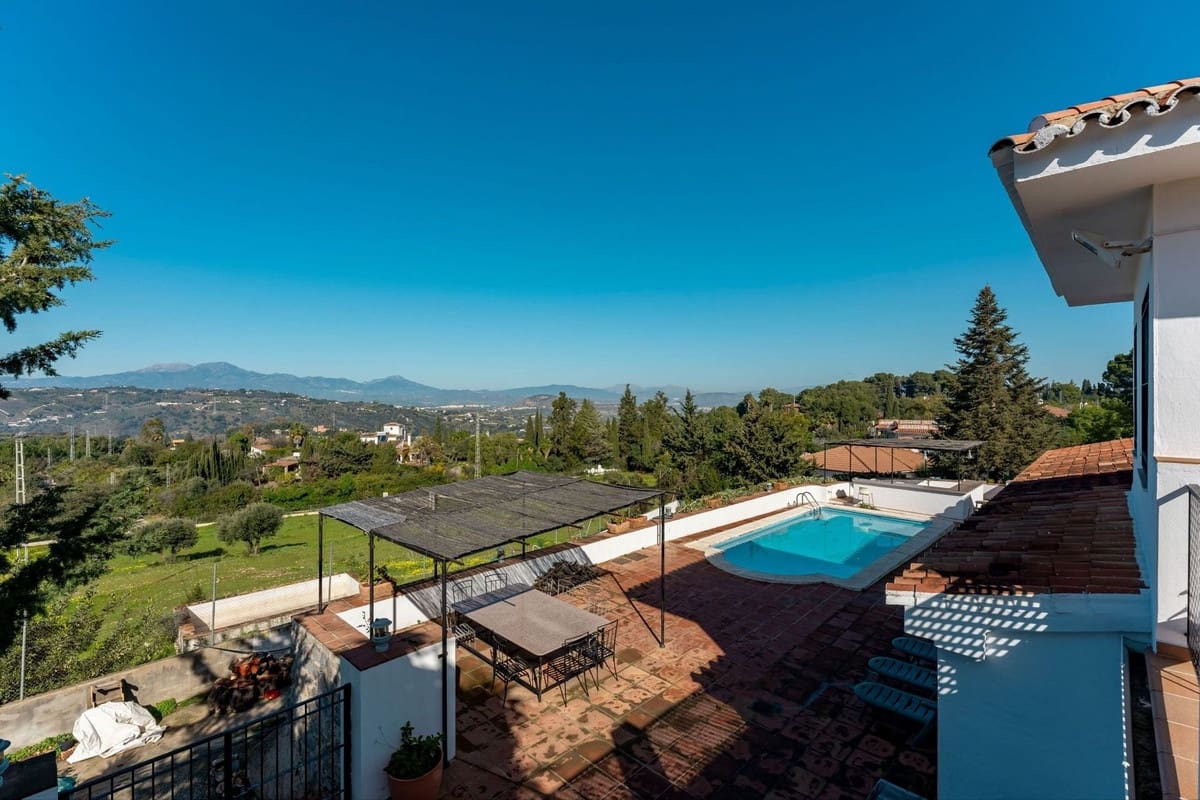 9 bedroom Finca/Country House for sale in Alhaurin el Grande with pool - € 995,000 (Ref: 9823467)
