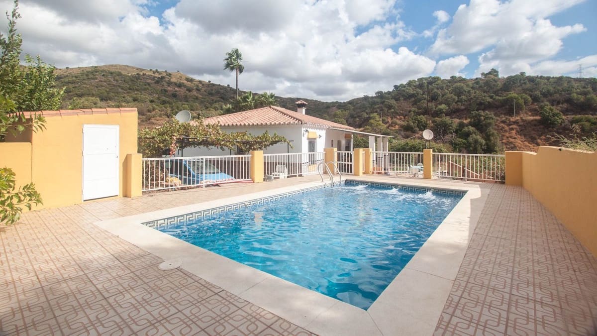 3 soverom Finca/Herregård til salgs i Estepona med svømmebasseng - € 475 000 (Ref: 9823469)