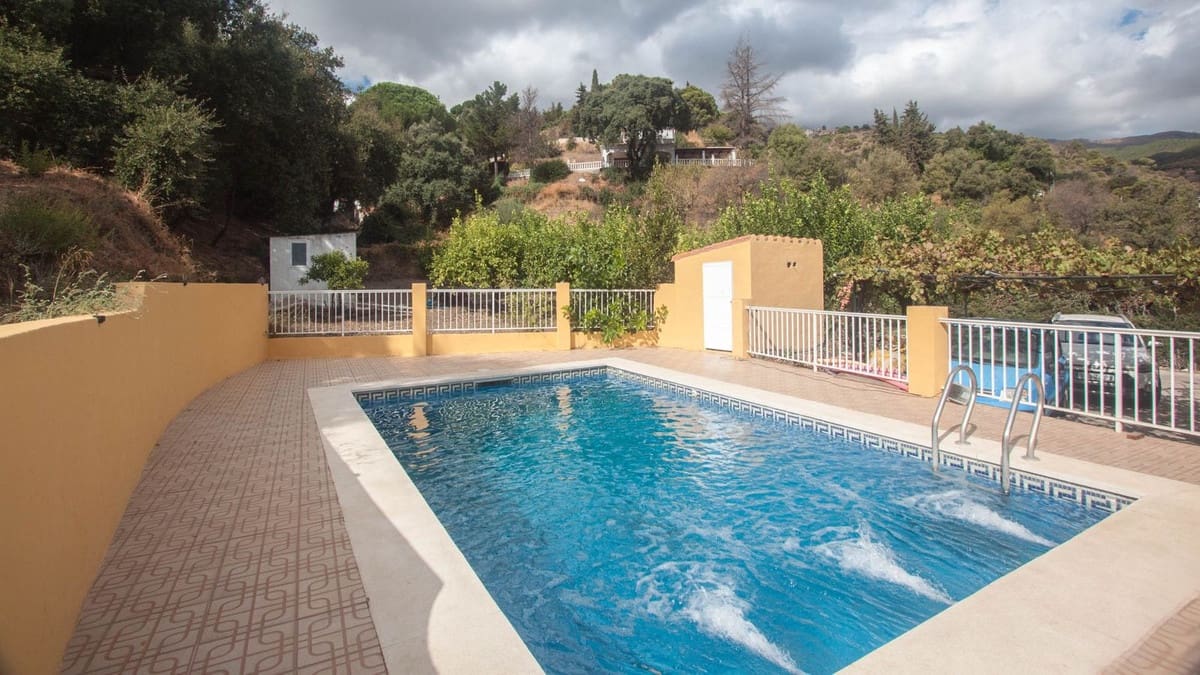 3 soverom Finca/Herregård til salgs i Estepona med svømmebasseng - € 475 000 (Ref: 9823469)