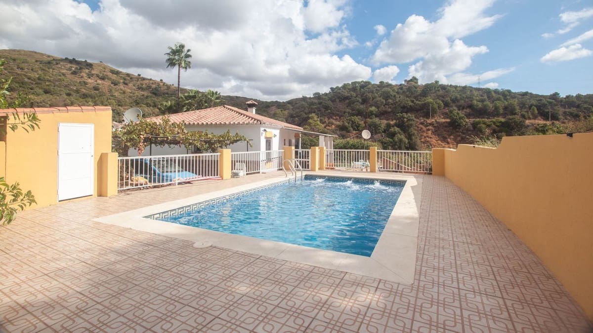 3 soverom Finca/Herregård til salgs i Estepona med svømmebasseng - € 475 000 (Ref: 9823469)