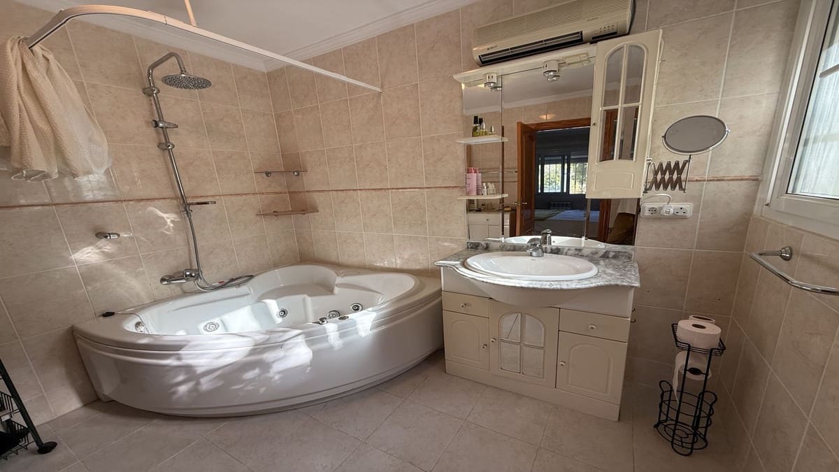 6 sypialnia Finka/Dom wiejski na sprzedaż w Alhaurin de la Torre z basenem garażem - 595 000 € (Ref: 9823470)
