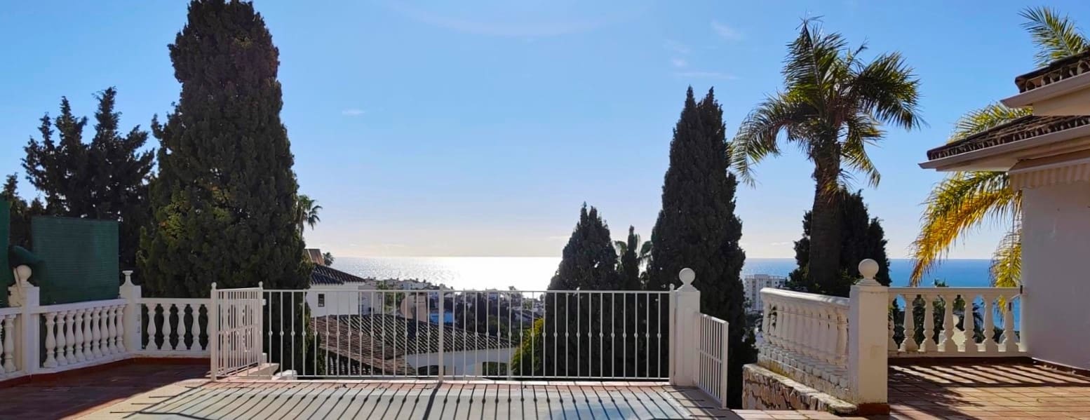 3 Zimmer Villa zu verkaufen in Mijas Costa mit Pool - 950.000 € (Ref: 9824974)