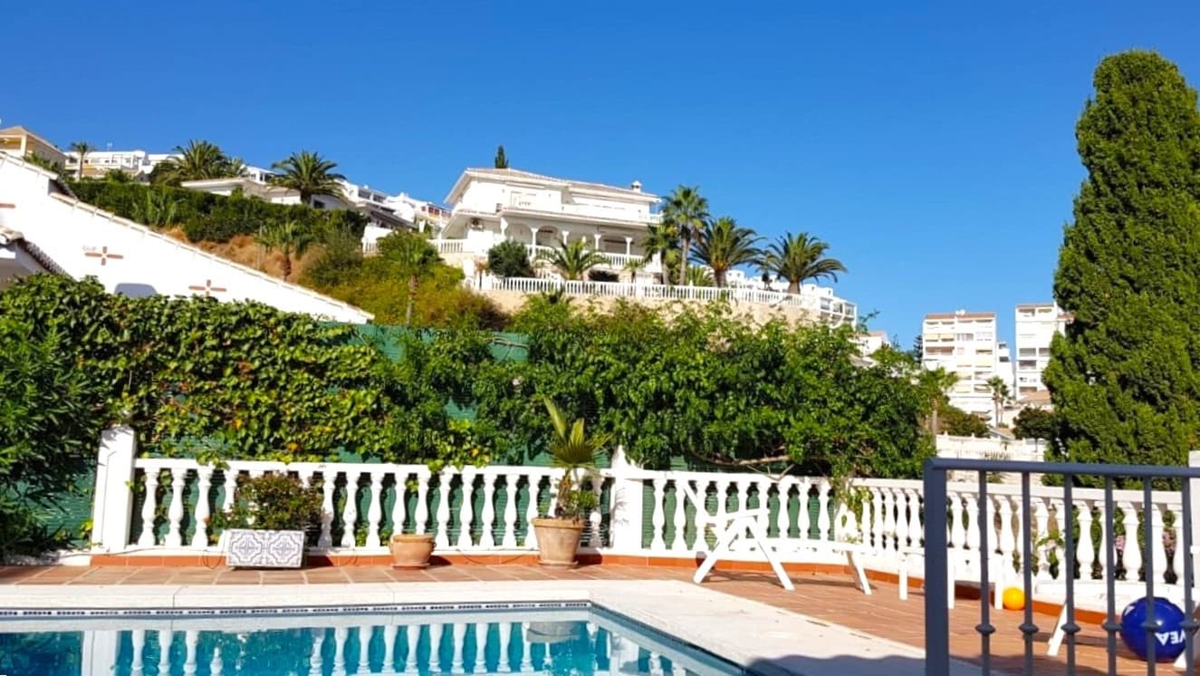3 Zimmer Villa zu verkaufen in Mijas Costa mit Pool - 950.000 € (Ref: 9824974)