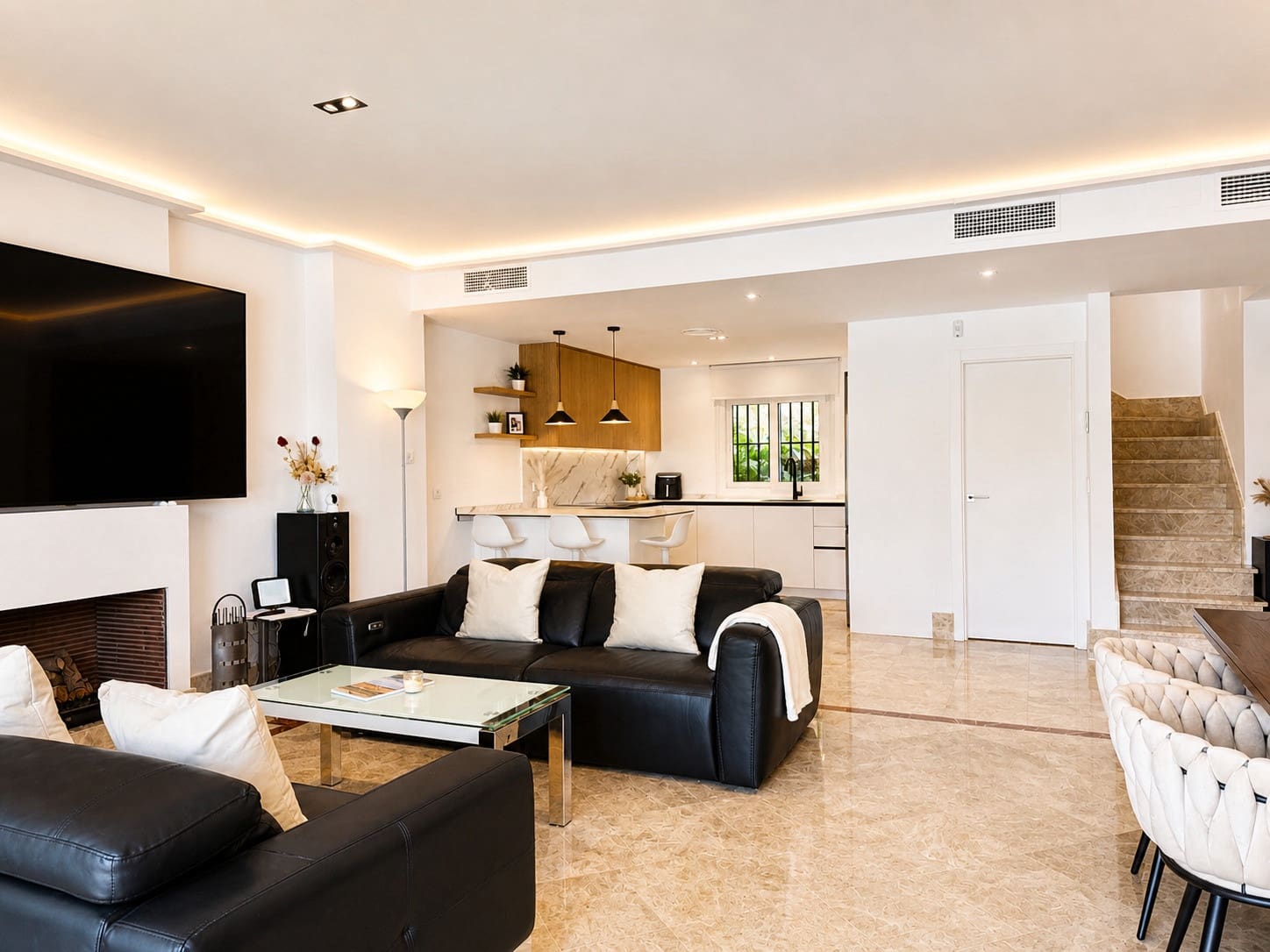 4 chambre Villa/Maison Semi-Mitoyenne à vendre à Marbella avec piscine garage - 1 485 000 € (Ref: 9824975)