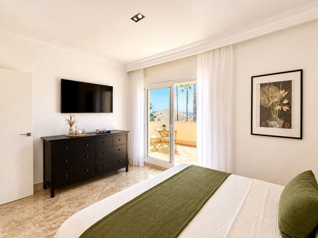 4 soveværelse Semi-Rækkehus til salg i Marbella med swimmingpool garage - € 1.485.000 (Ref: 9824975)