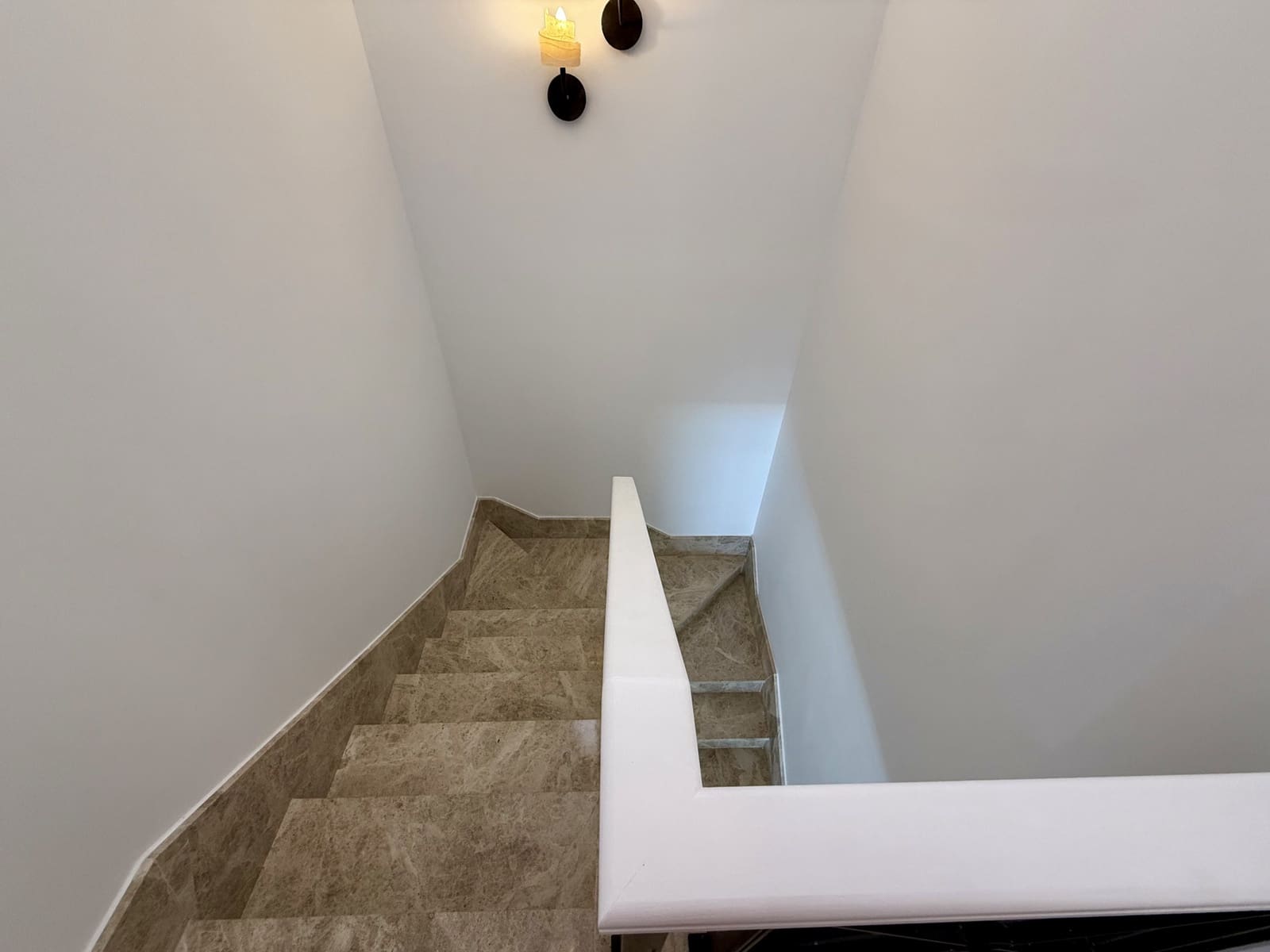 4 chambre Villa/Maison Semi-Mitoyenne à vendre à Marbella avec piscine garage - 1 485 000 € (Ref: 9824975)