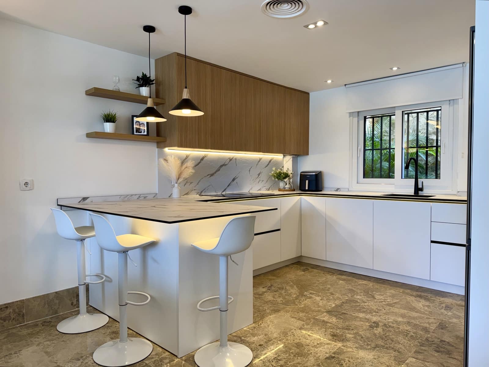 4 chambre Villa/Maison Semi-Mitoyenne à vendre à Marbella avec piscine garage - 1 485 000 € (Ref: 9824975)