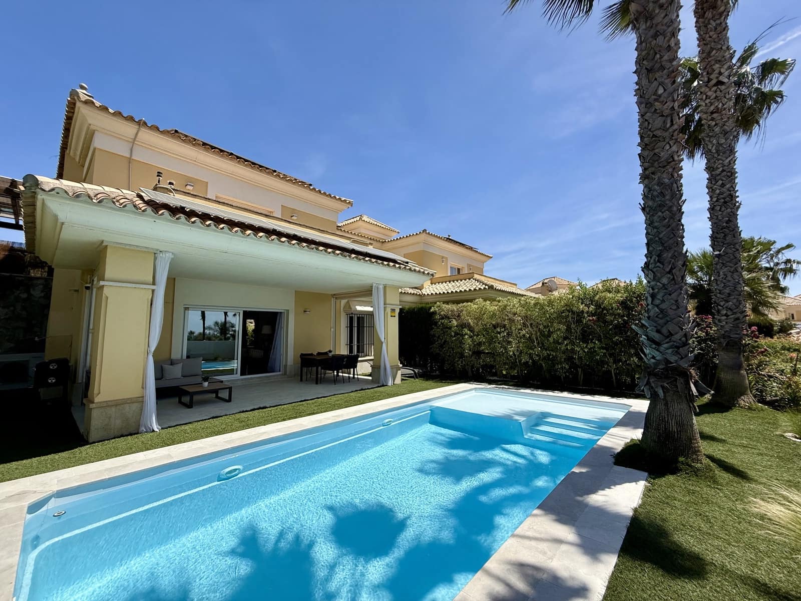 4 chambre Villa/Maison Semi-Mitoyenne à vendre à Marbella avec piscine garage - 1 485 000 € (Ref: 9824975)