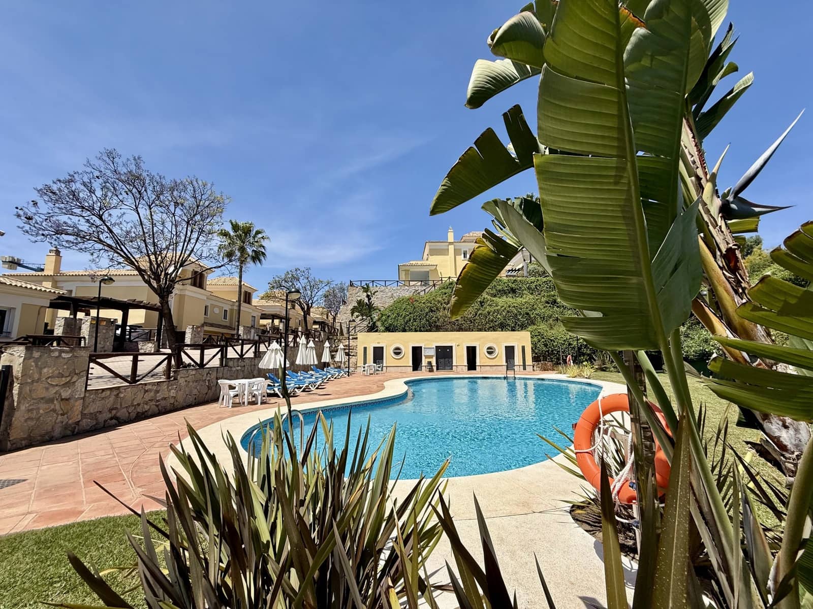 4 chambre Villa/Maison Semi-Mitoyenne à vendre à Marbella avec piscine garage - 1 485 000 € (Ref: 9824975)