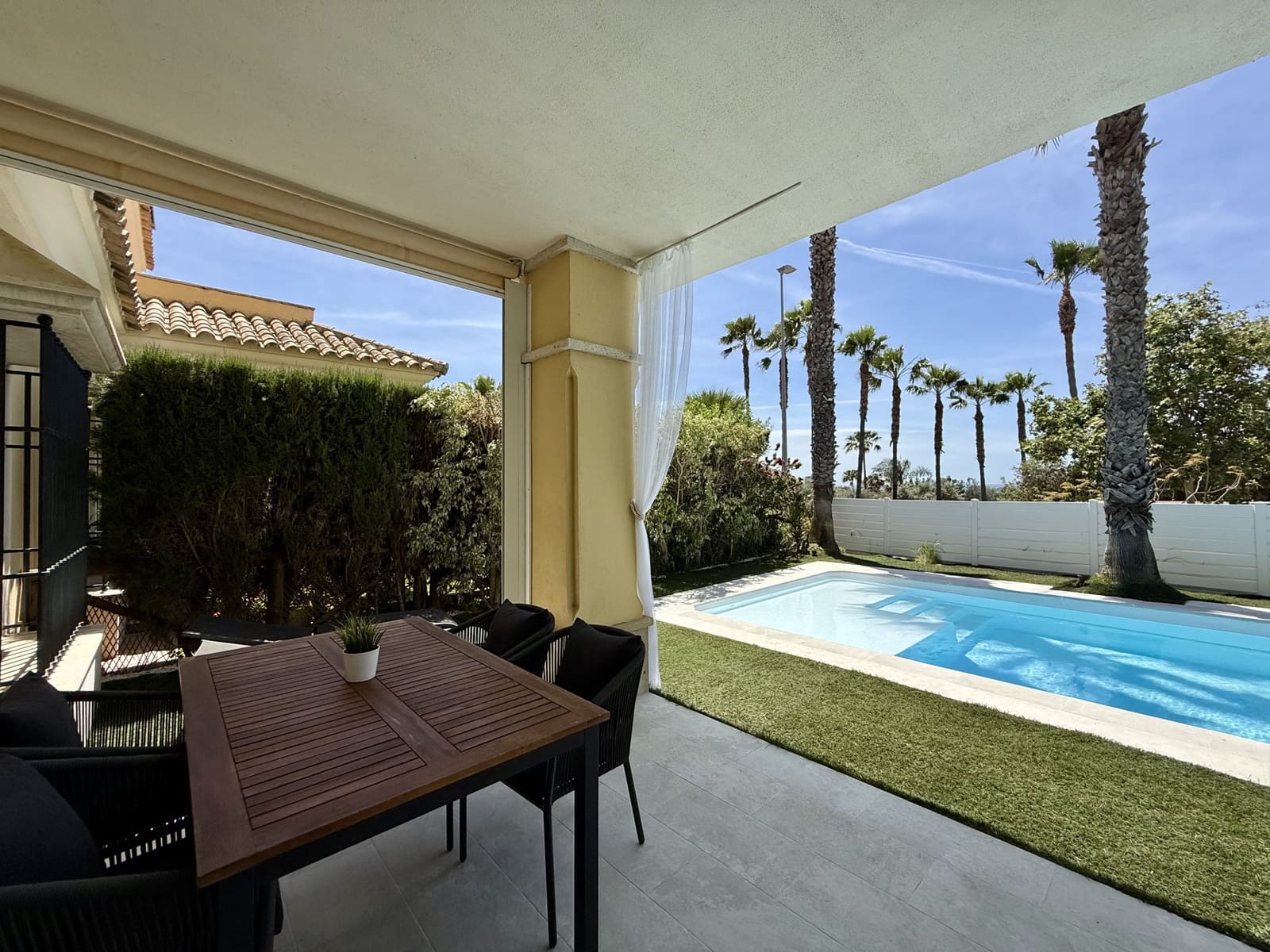 4 chambre Villa/Maison Semi-Mitoyenne à vendre à Marbella avec piscine garage - 1 485 000 € (Ref: 9824975)