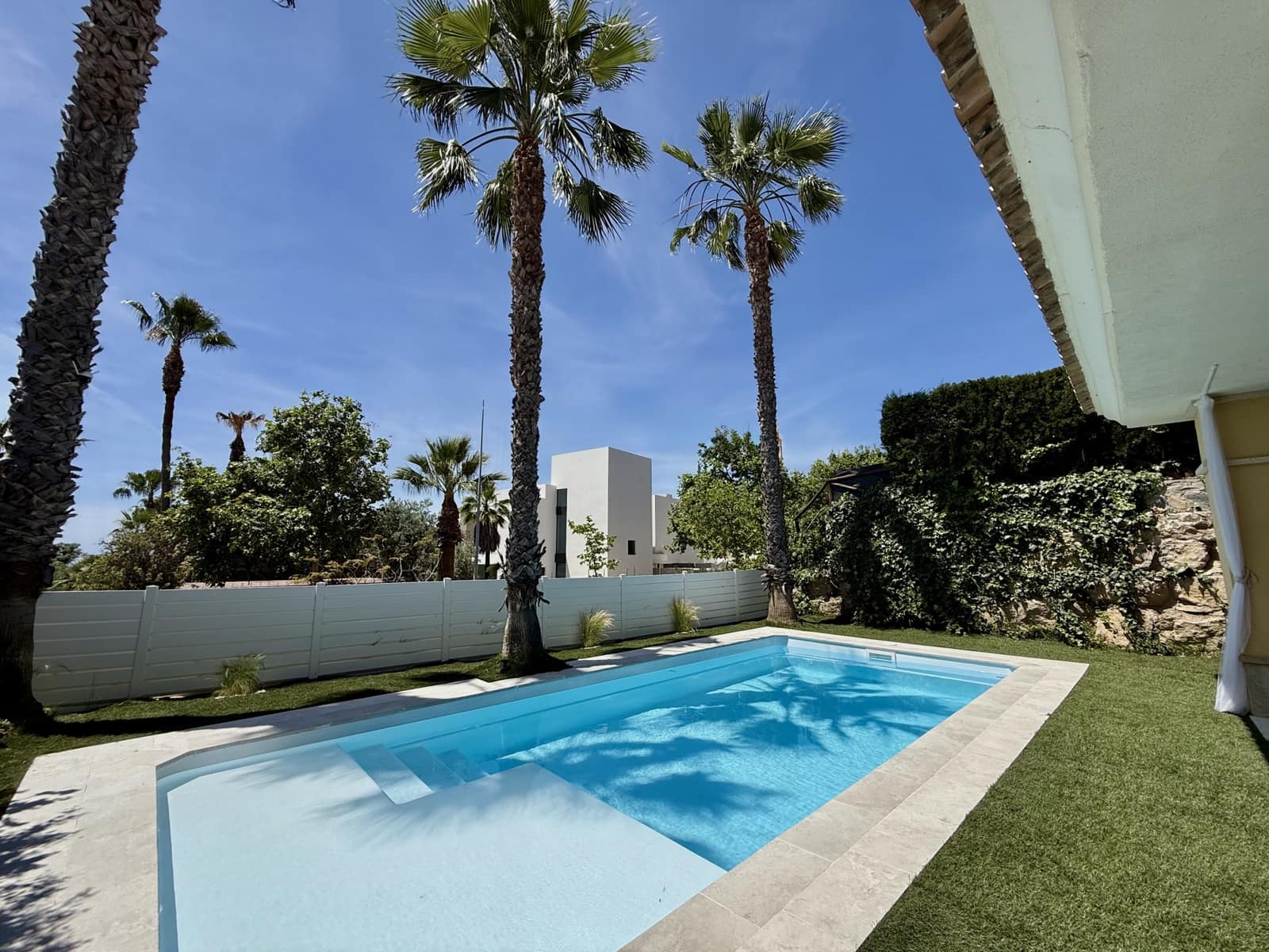 4 chambre Villa/Maison Semi-Mitoyenne à vendre à Marbella avec piscine garage - 1 485 000 € (Ref: 9824975)