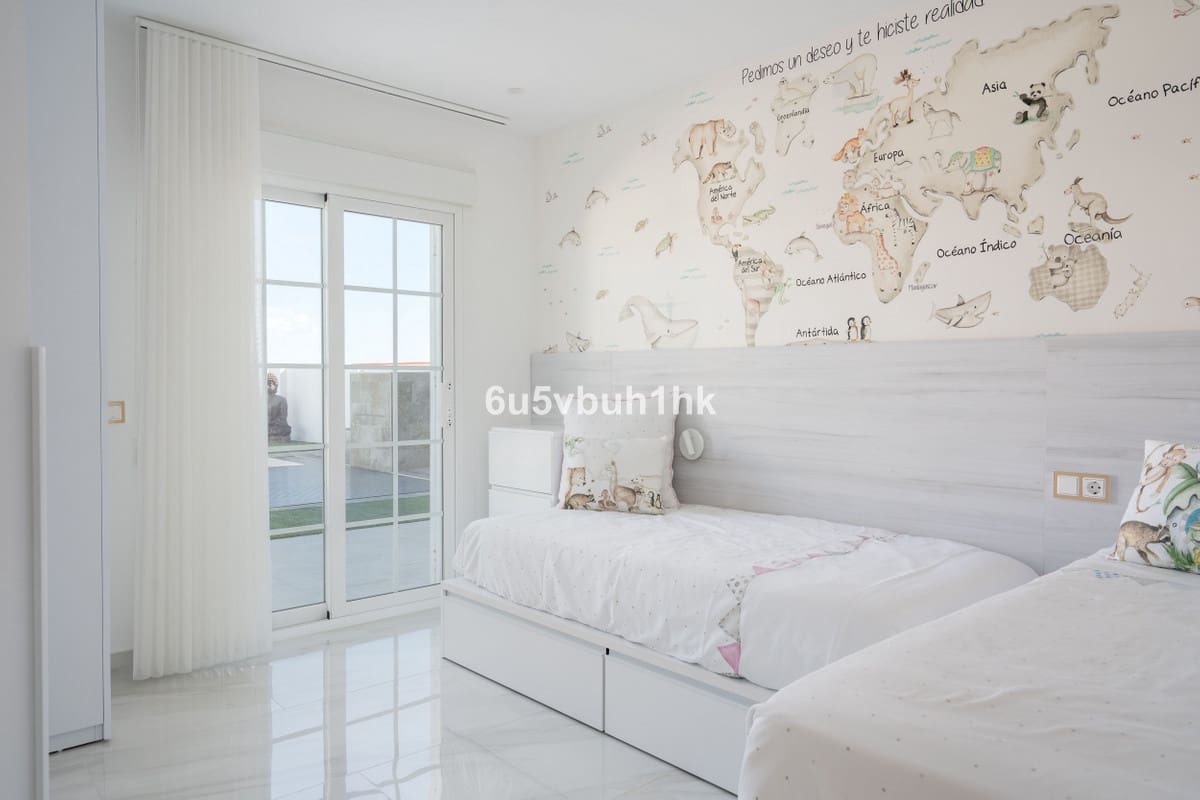Casa de 4 habitaciones en La Mairena en venta con piscina - 850.000 € (Ref: 9824976)